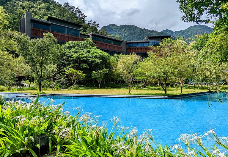 絵画のように美しいウォーターガーデン。