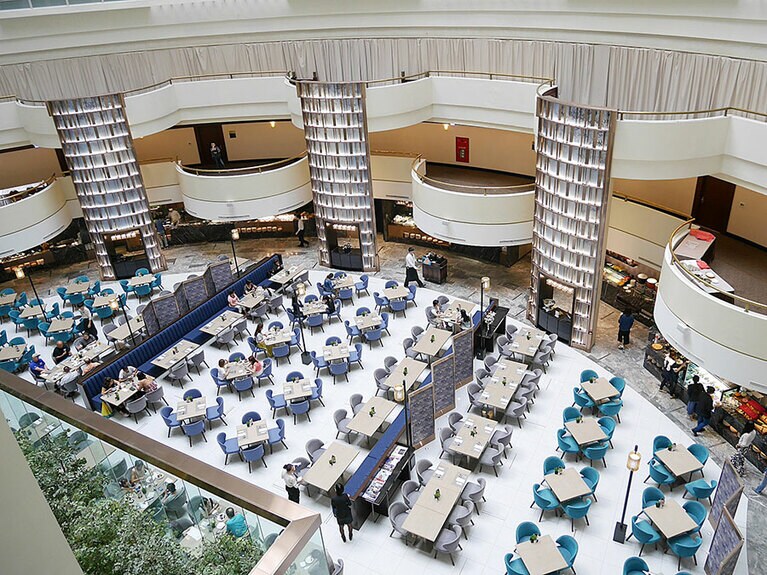 ホテル自慢のメニューがビュッフェ形式で楽しめるレストラン「SUNNY BUFFET」。