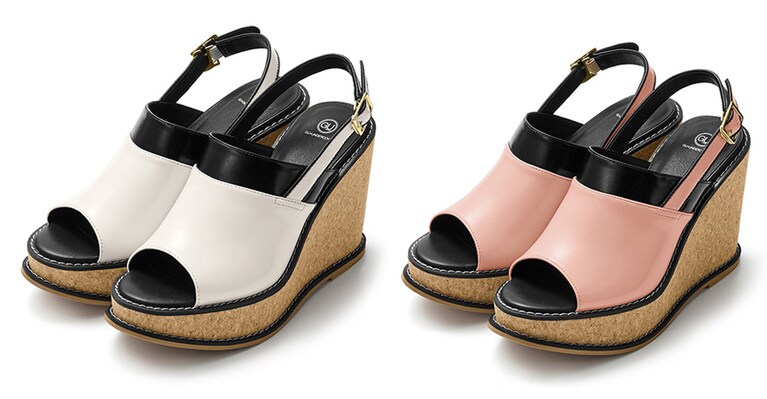 「ウエッジサンダルUNDERCOVER」各3,490円。