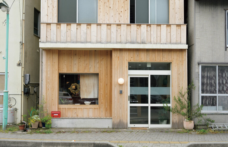 南佐渡の旅の拠点にちょうどいい、小木港から徒歩3分ほどの好立地。