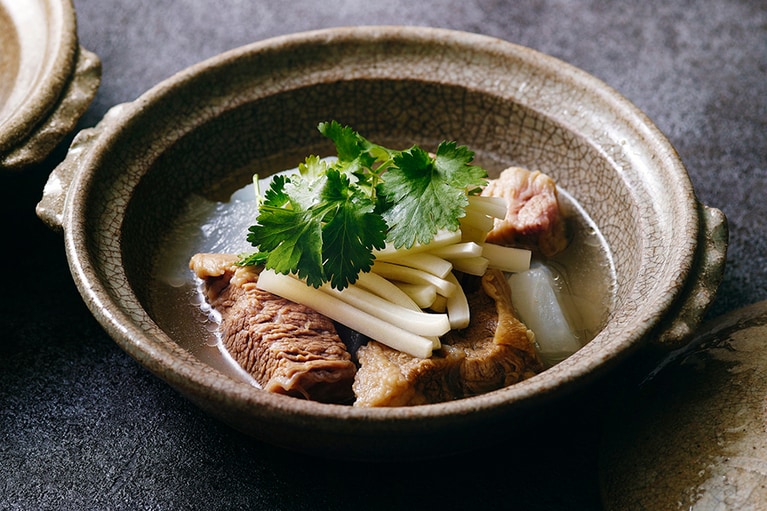 「牛バラ肉と大根の水炊き 潮州風」4,300円。
