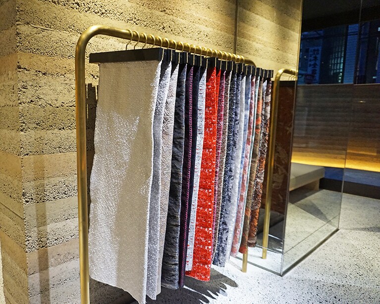芸術品のようなテキスタイルコレクションもずらり。