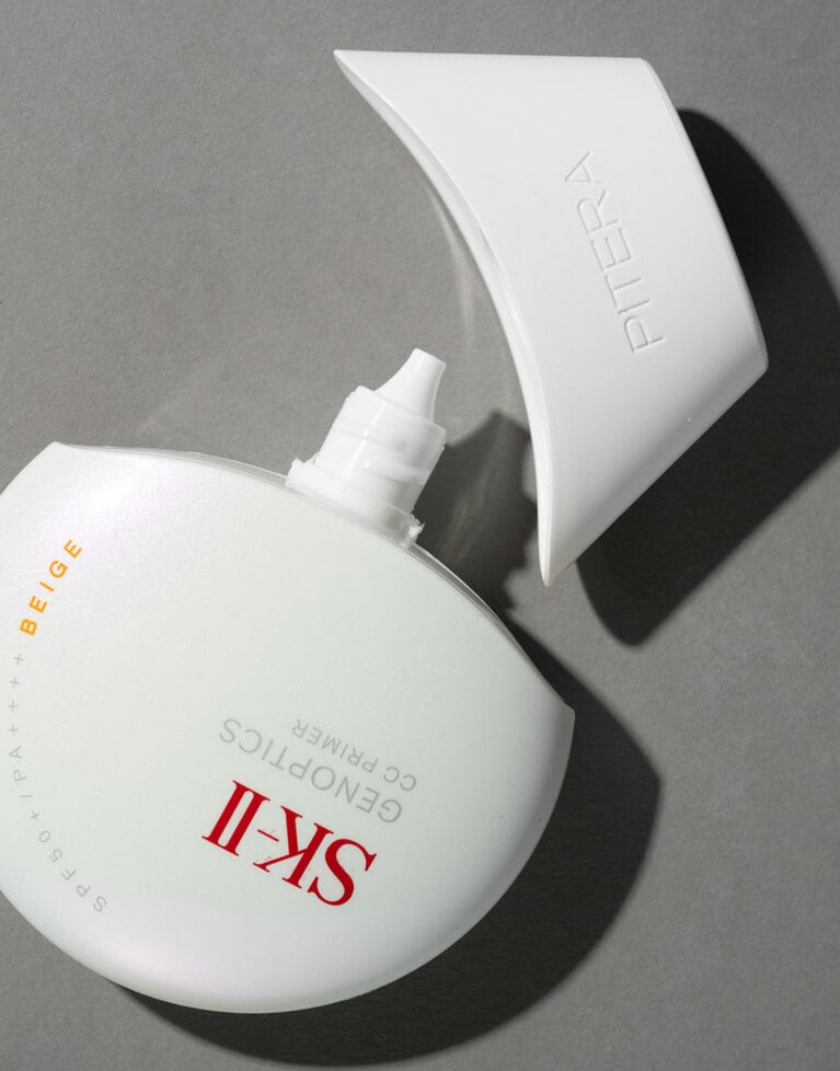 コロンとして可愛らしいパッケージ。スリムなので持ち運びにも便利。