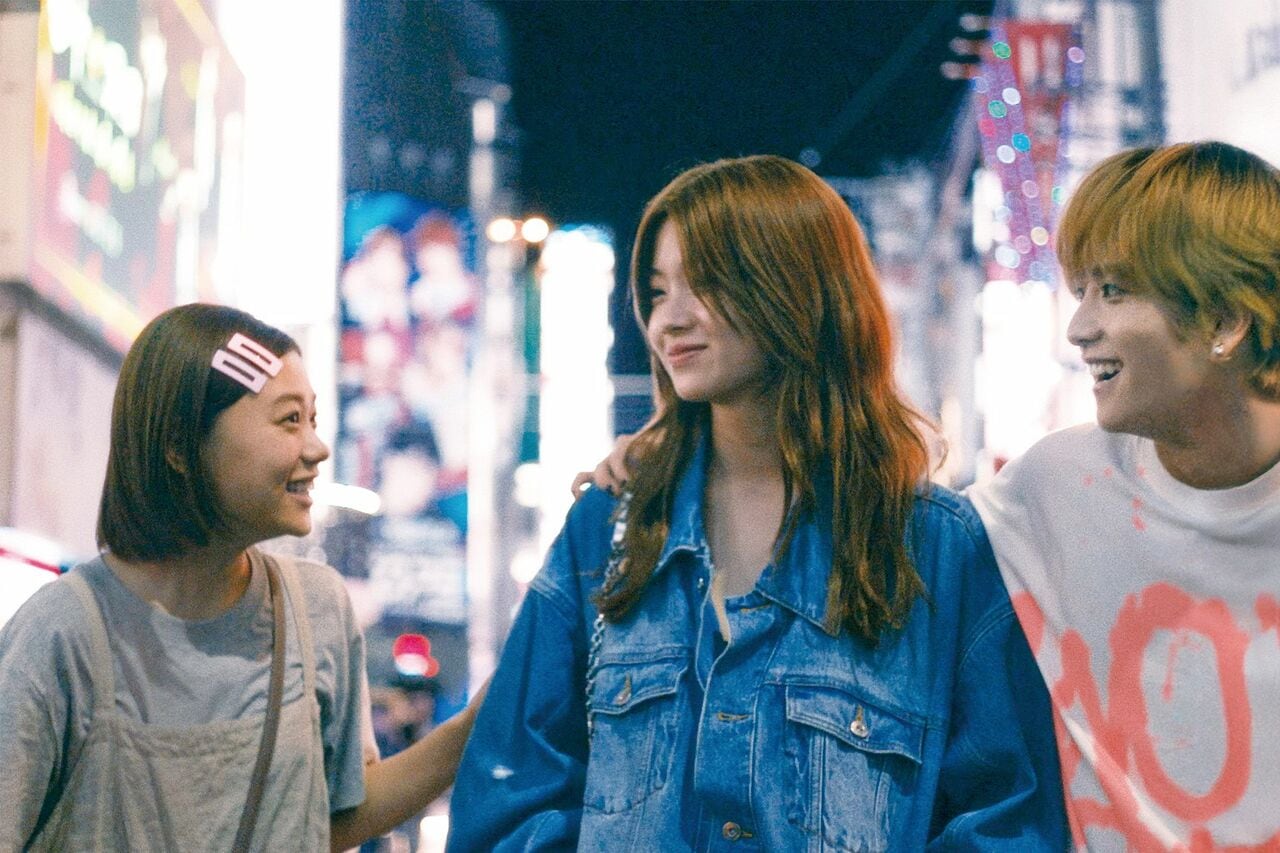 ©金原ひとみ/集英社・映画「ミーツ・ザ・ワールド」製作委員会