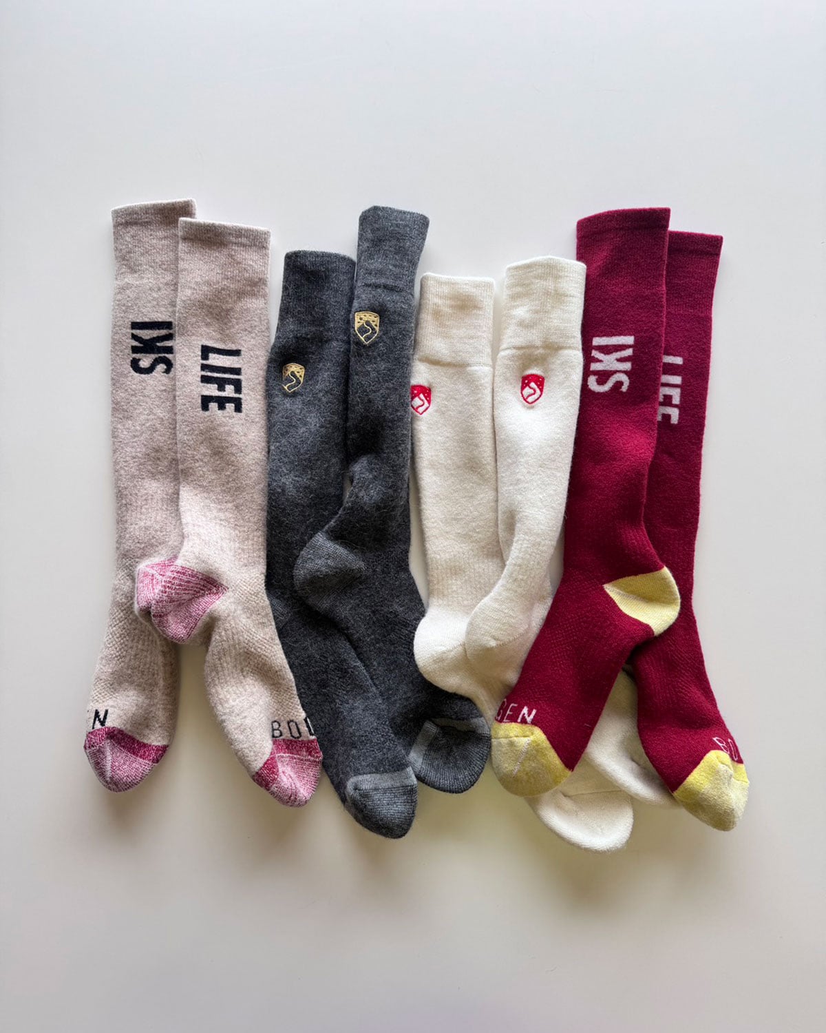 昨年も好評だったというスキーソックスの販売。冬が待ち遠しくなりそうな品々が勢ぞろい。