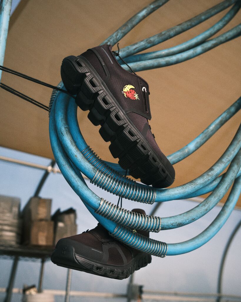 オン×スカイ ハイ ファーム グッズのコラボコレクション第1弾、ビジュアルより。