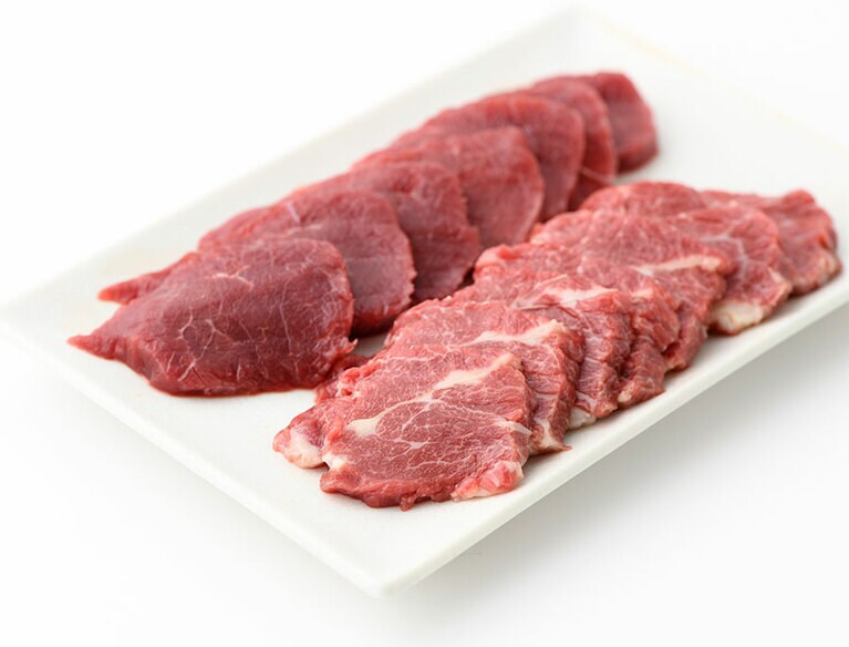 【熊本県】馬さしの中トロと上赤身のセット 5,352 円(中トロ 100g、上赤身 100g×2個)。