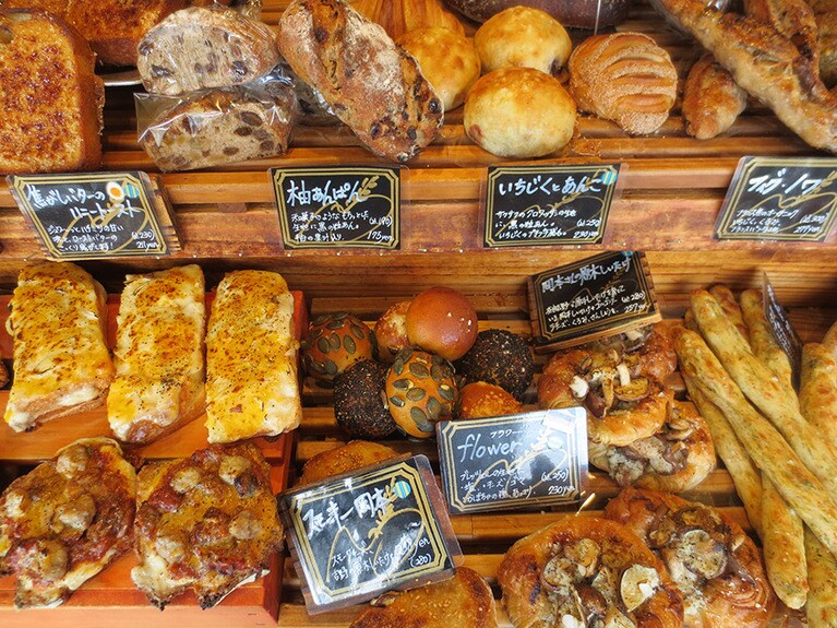 個性的なパンは、どれも食べてみたくなる。