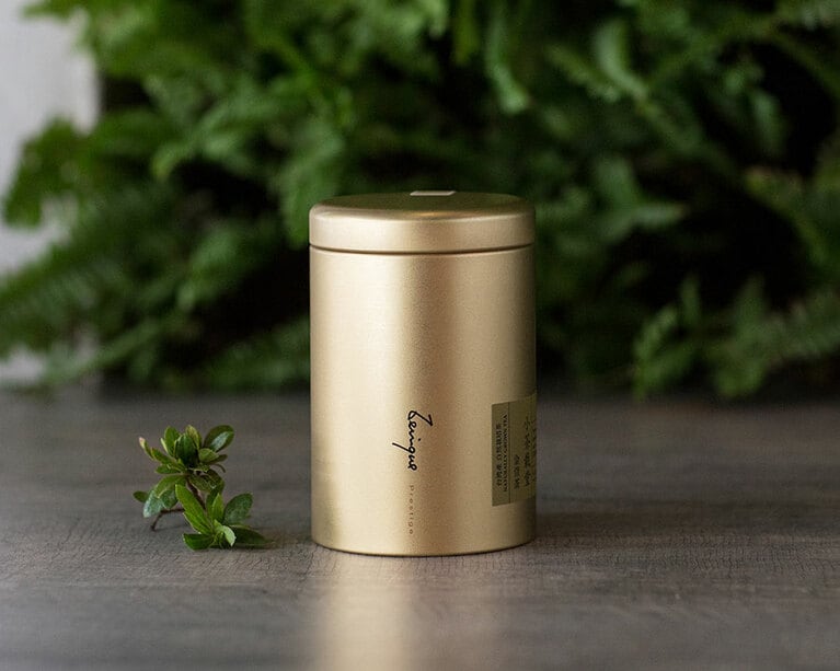 収納ボックスとして使えると人気のお茶缶。※写真提供：小茶裁堂