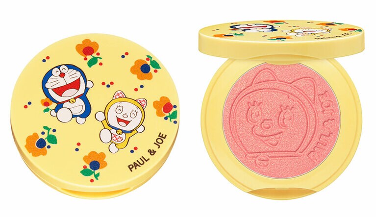 ふんわり柔らかい仕上がり。「パウダー ブラッシュ D 001」4g。(c)Fujiko-Pro