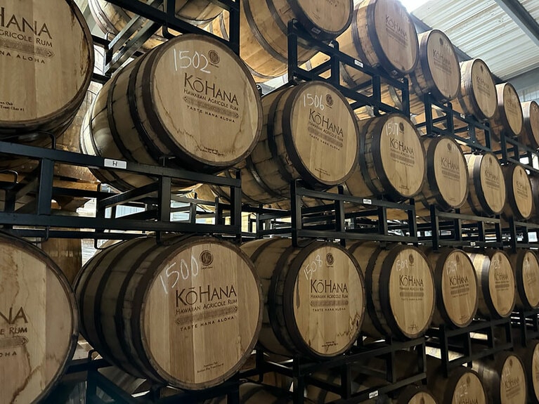 木製の樽の香りも味わいに影響するそう。