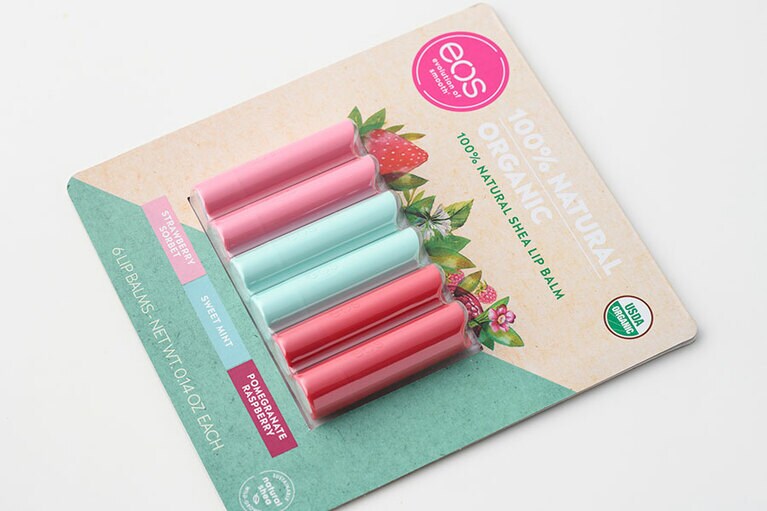 EOS「リップバームスティックセット」2,527円(スウィートミント、ザクロ＆ラズベリー、ストロベリーシャーベット各種2個入り)。