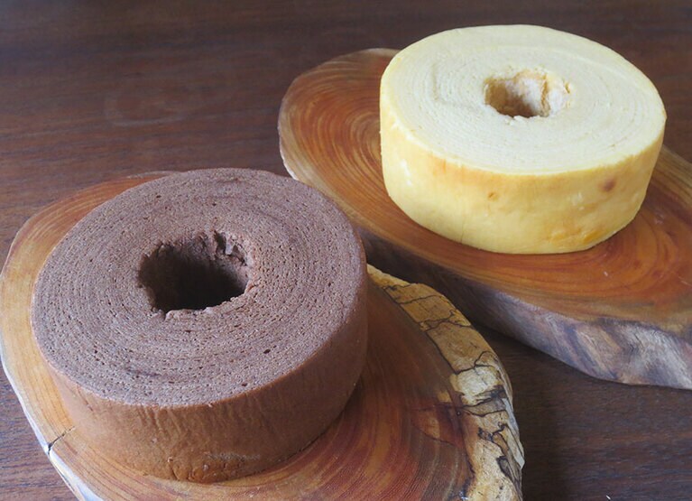 バウムクーヘンは「ぴゅあ」(3cm990円～)と「しょこら」(3cm 1,290円～)の2種類。