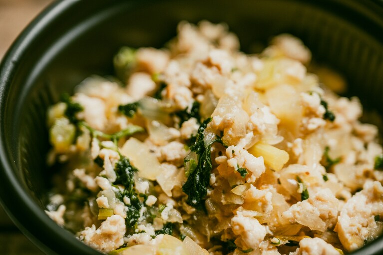 「和え麺の素」の緑。夏は冷やし麺に合わせてもおいしい。