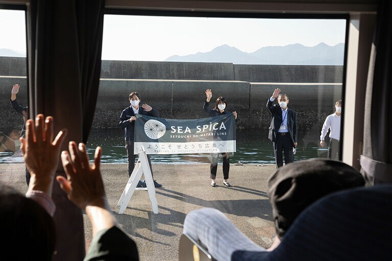 スタッフの方々がお見送りしてくれます。