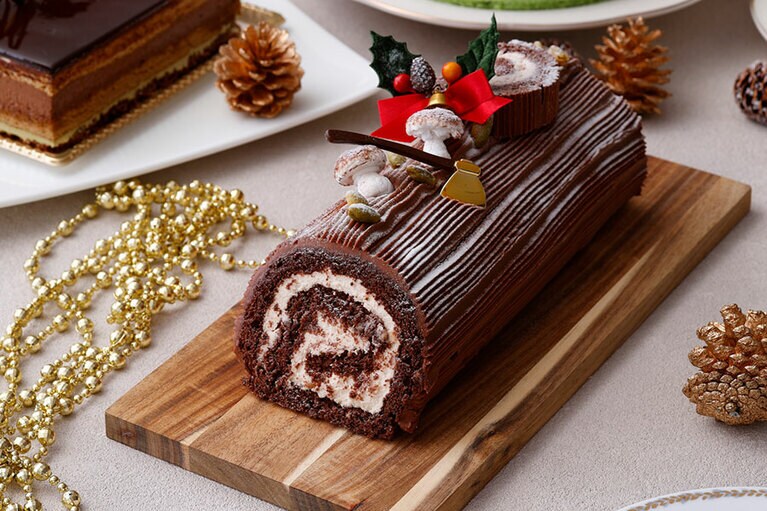 ホテルニューグランド「ブッシュドノエル」（限定40台 9cm×21cm、高さ10cm／6,480円）。