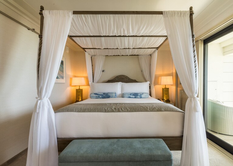 客室はすべてオーシャンビューで、極上のくつろぎを約束する広さ200㎡のスイート仕様。