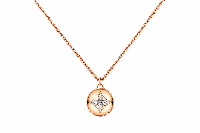 リングと同じ丸いチャームのペンダント。PENDANT 468,000円／ルイ・ヴィトン(ルイ・ヴィトン カスタマーサービス)