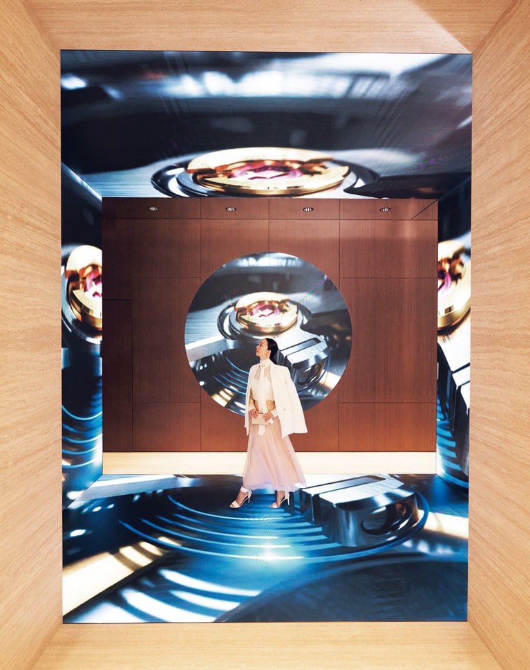 1階の奥にあるイマーシブな体験ができる大型スクリーン。視界いっぱいに広がる映像で、一瞬でロレックスの世界に引き込まれる。