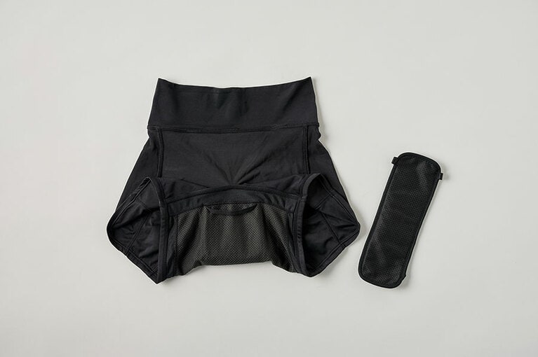 内側を前から見るとこう！　※写真右は別売りの「サポートパッド」