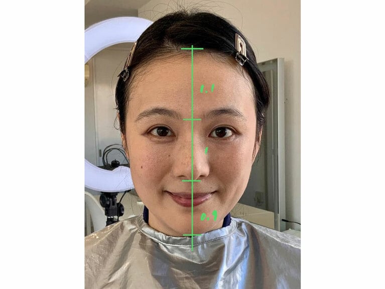 モデル役の方は、上段が長く、下段が短いようです。