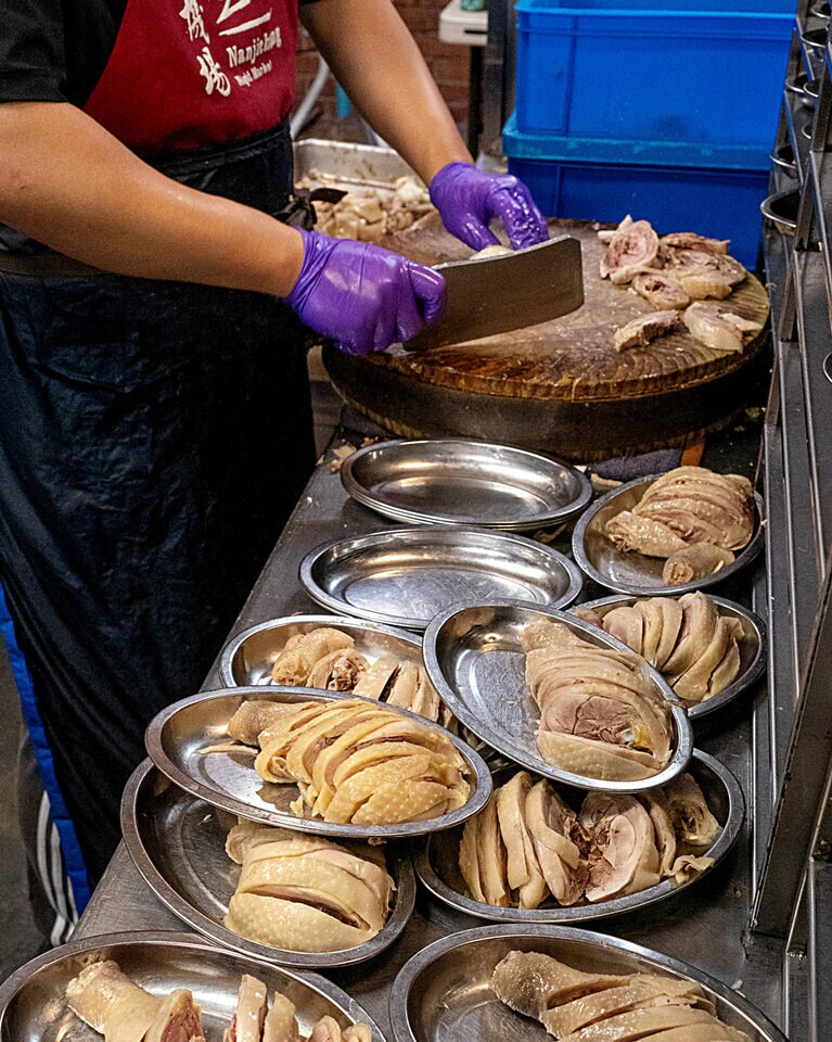 「山内雞肉飯」店内の様子。