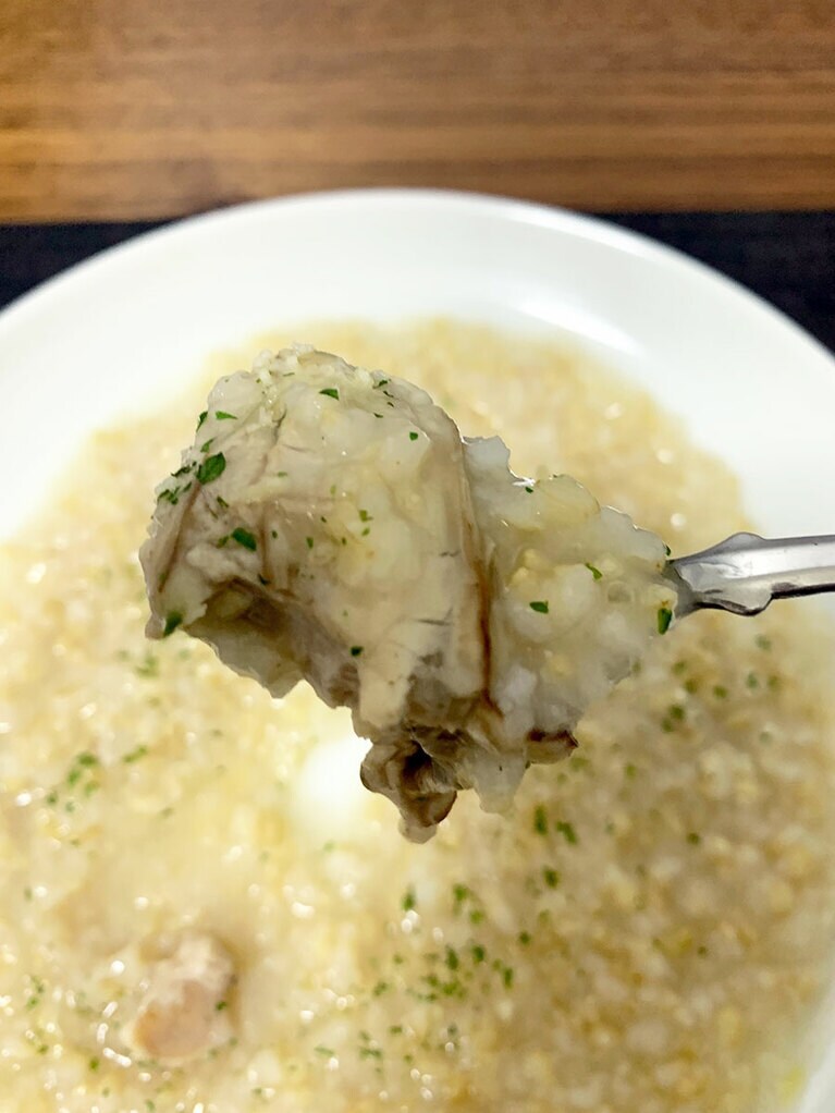 大きな牡蠣がごろり。贅沢すぎて、本当に缶詰なの!? と驚きを隠せません。