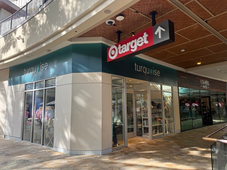 インターナショナルマーケットのセンターコート近くにあります。