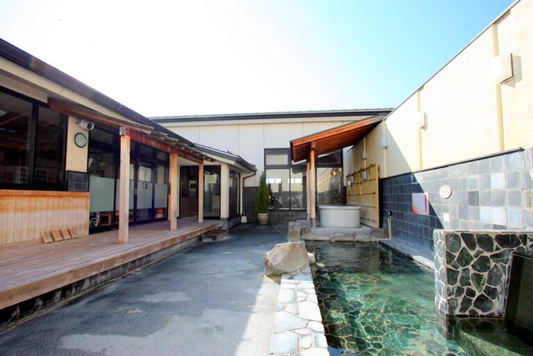 国済寺天然温泉 ハナホテル 深谷＆スパ［埼玉／深谷］天然温泉「美肌の湯」露天風呂。