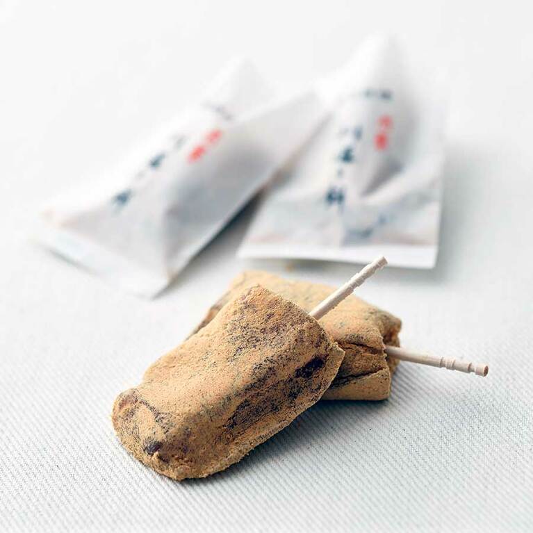 【御菓子処 亀屋】「川通り餅」7個入り 380円～。亀屋本店、広島駅、広島空港、そごう広島、福屋、広島三越などで販売。