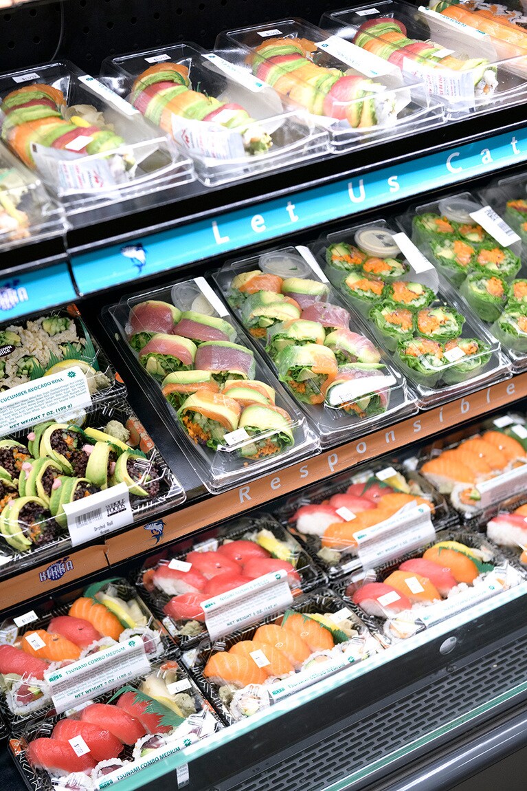 お寿司「ツナミ・コンボ・ミディアム」 13.99ドル。