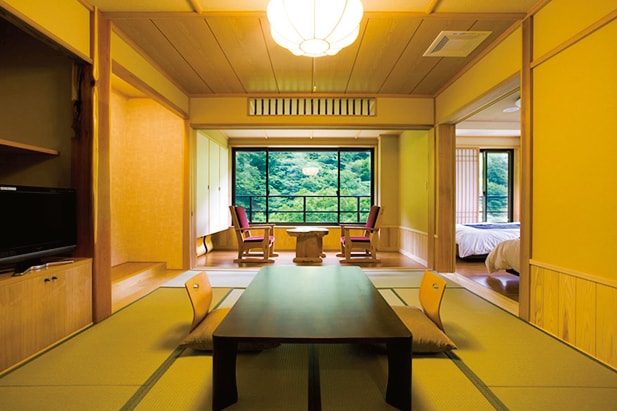 【元湯甲子温泉 旅館大黒屋】純和風の本館客室。和室にベッドルームや掘りごたつを備えた部屋などさまざま。