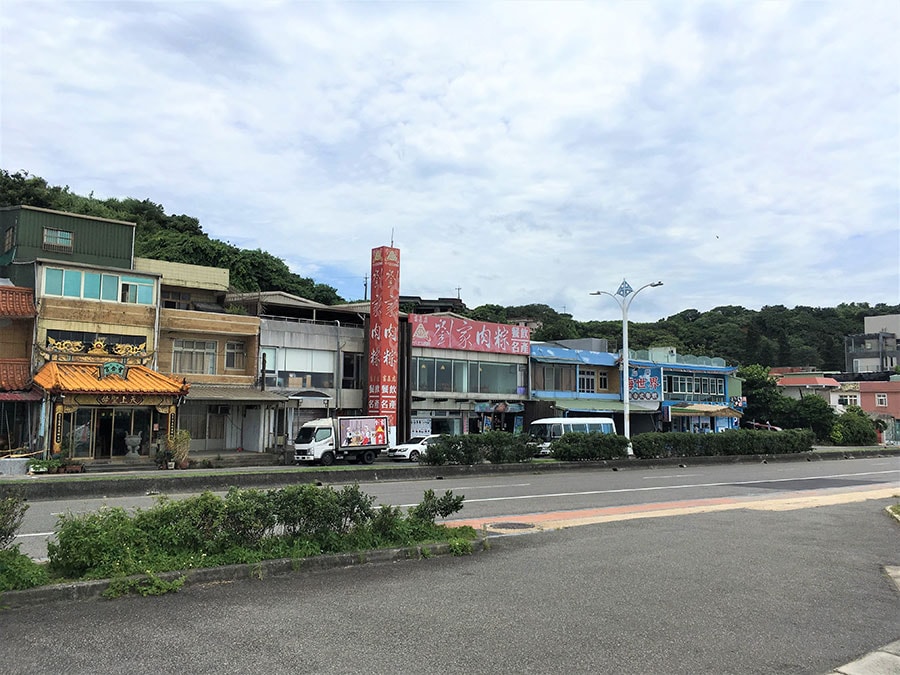 通り沿いには粽屋が軒を連ねます。