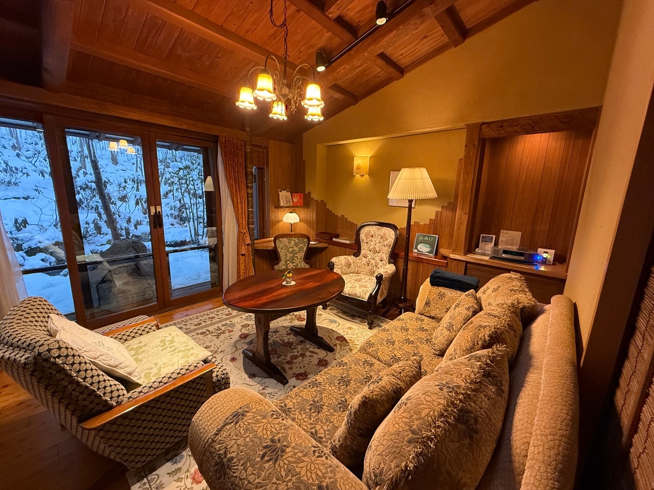 片隅に書斎デスクがあるのもありがたい。