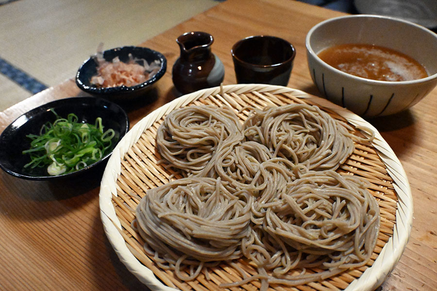 シンプルゆえに蕎麦のおいしさがわかる、おろしそば。並770円、大1,100円。