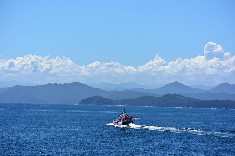 島々が折り重なるように連なる、英虞湾のリアス海岸。「日本の夕陽百選」に選ばれています