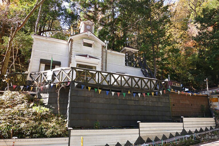 村長がひとりで建築した精工な「札幌時計台」。5分の1スケールのようだ。