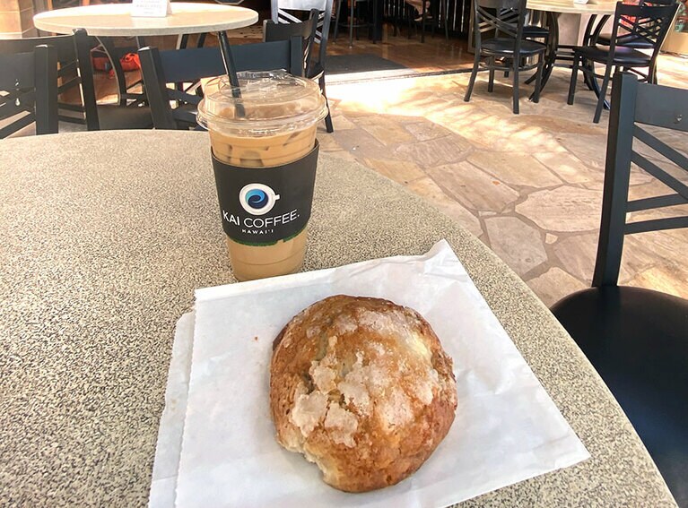 トゥデイズ・スコーン6ドル／カイ・コーヒー・アット・ハワイ・クイーンズ・アーバー