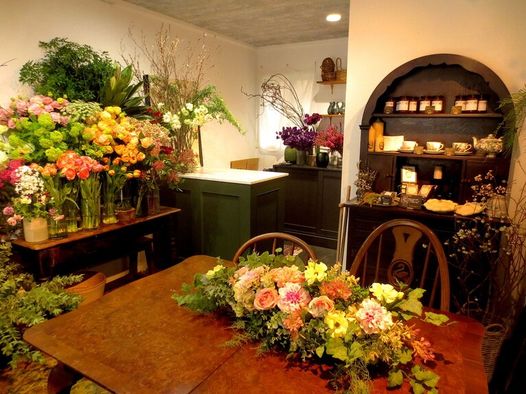 1階のフラワーショップをちらりと見て、2階へ。