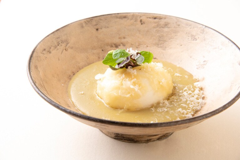 温物「牡蠣すり流し アーモンド玉子」。