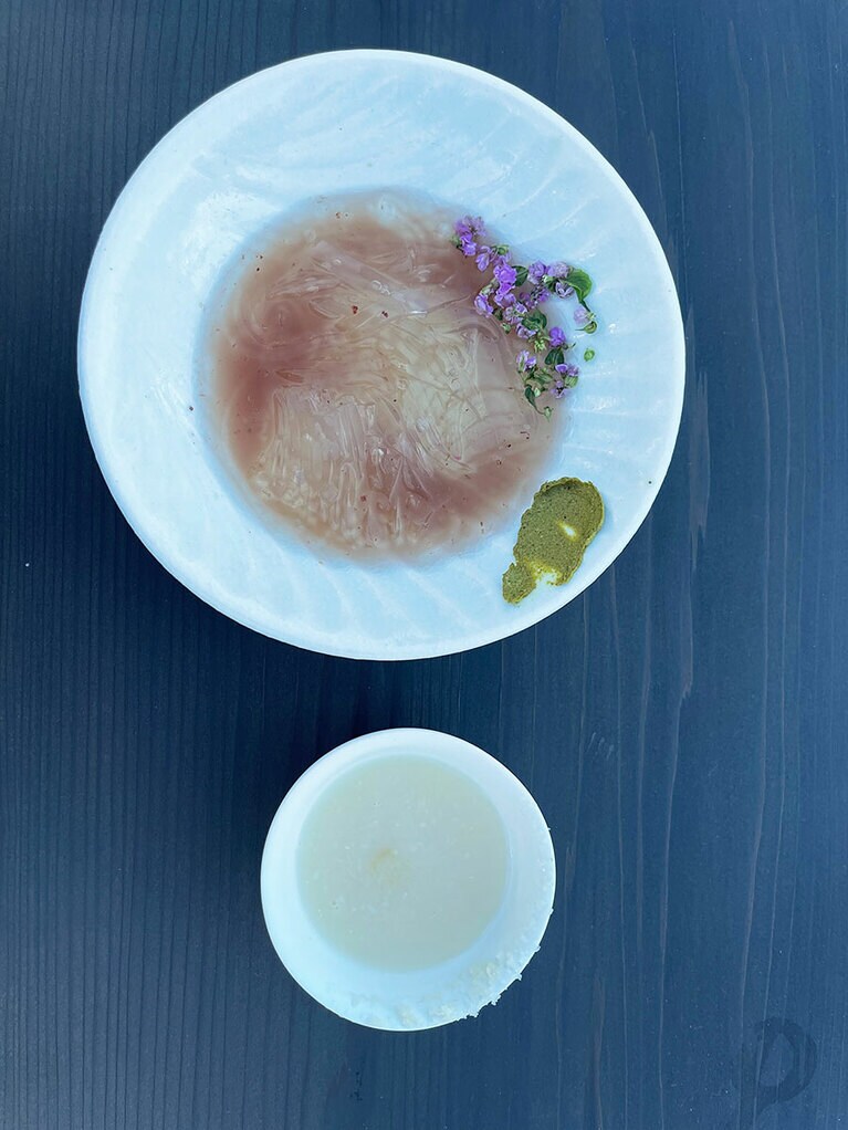 「イナゴ醤とラベンダーコンブチャのところてん」と「イネアガ中華粥 ALC:8%」。