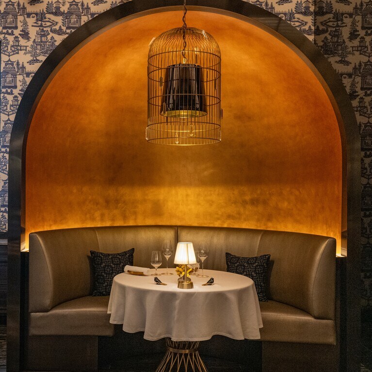 ロマンティックな空間演出も素敵なダイニング。