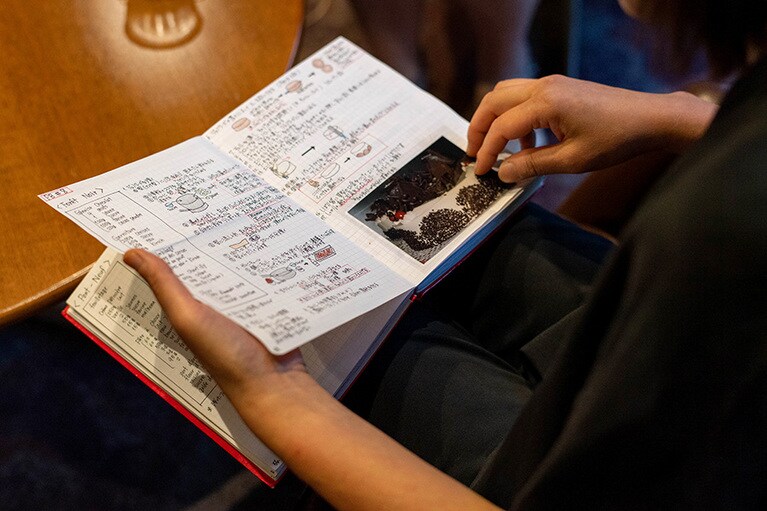 「ル・コルドン・ブルー」時代のノートを見せてくれた。その緻密さに驚愕。