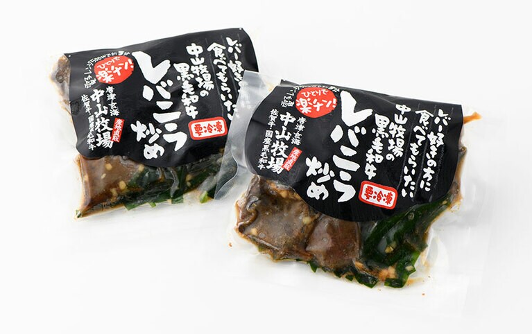 【佐賀県】牛レバニラ炒め 各700円(100g)。