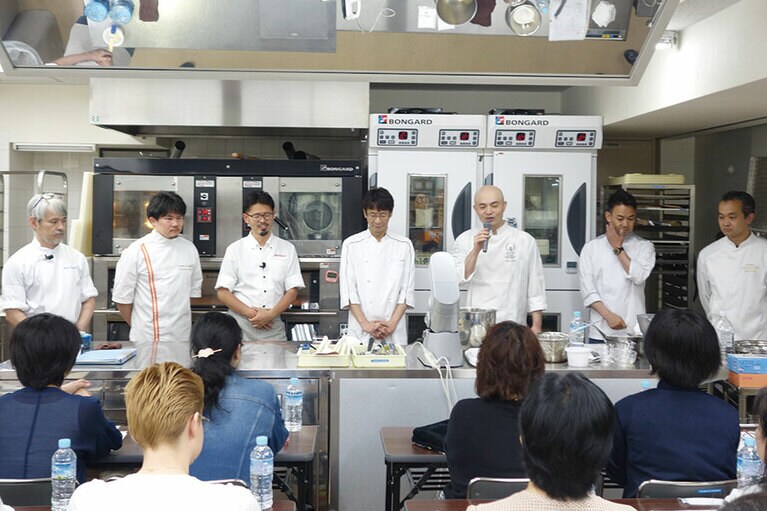 講習会を開く様子。