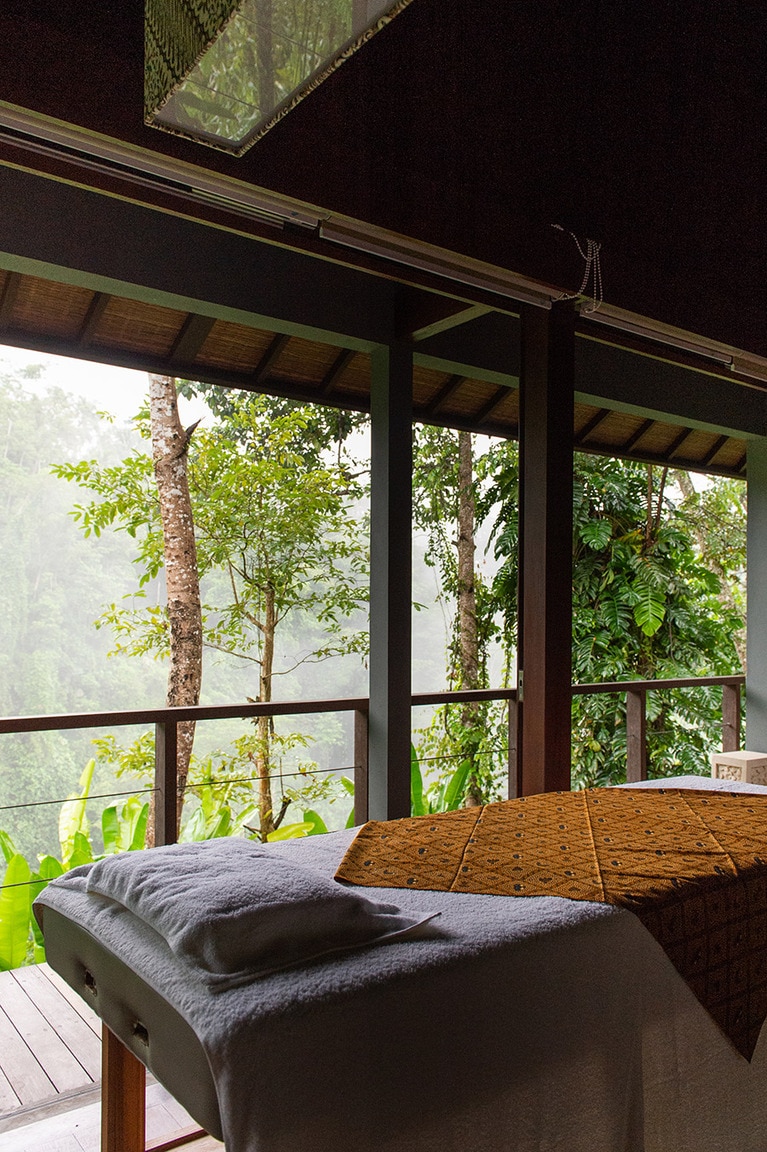 静寂に包まれたスパ棟で、深いリラクゼーションの世界へ。