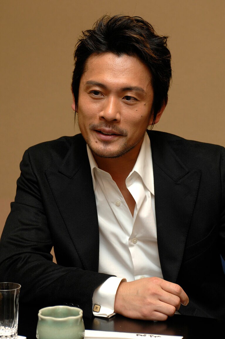 永浦百音(清原伽耶)の父、永浦耕治を演じる内野聖陽。©文藝春秋
