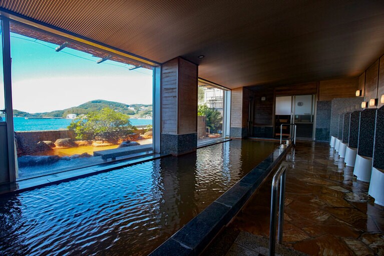 壱岐リトリート海里村上［長崎／湯本温泉］温泉 内風呂。