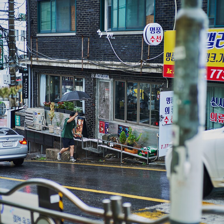 さりげなく洒落た飲食店が点在している。