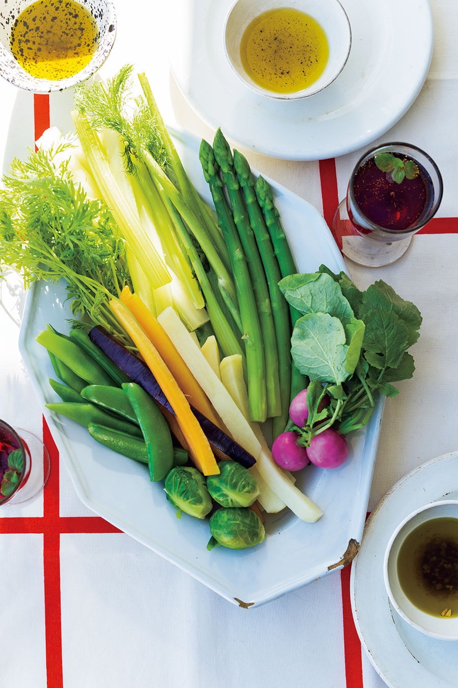 オリーブオイルの旨みで 色とりどりの春野菜を食べる。